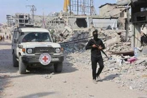 Riapre domani il valico di Allenby per gli aiuti a Gaza. Hamas: "Violazioni da Israele, no inizio fase 2"