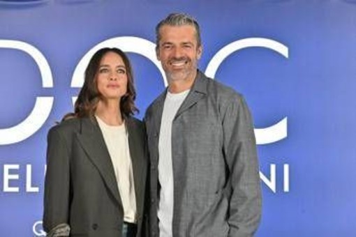 Ascolti tv, 'Doc - Nelle tue mani 4' debutta e vince la prima serata. Rai1 domina anche con 'Affari Tuoi' Ascolti tv, 'Doc - Nelle tue mani 4' debutta e vince la prima serata. Rai1 domina anche con 'Affari Tuoi'