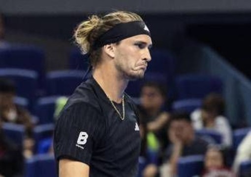 Zverev, crisi senza fine: ko anche nel terzo turno a Shanghai contro Rinderknech Zverev, crisi senza fine: ko anche nel terzo turno a Shanghai contro Rinderknech