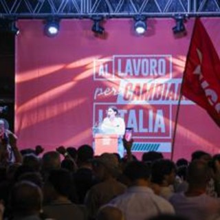 Centrosinistra, leader a Napoli lanciano volata 'anti Meloni'. Contestatori interrompono comizio