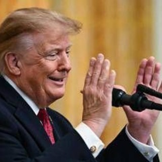 Trump e il mea culpa: "Usa volano e non l'ho spiegato, ho fatto un pessimo lavoro" Trump e il mea culpa: "Usa volano e non l'ho spiegato, ho fatto un pessimo lavoro"