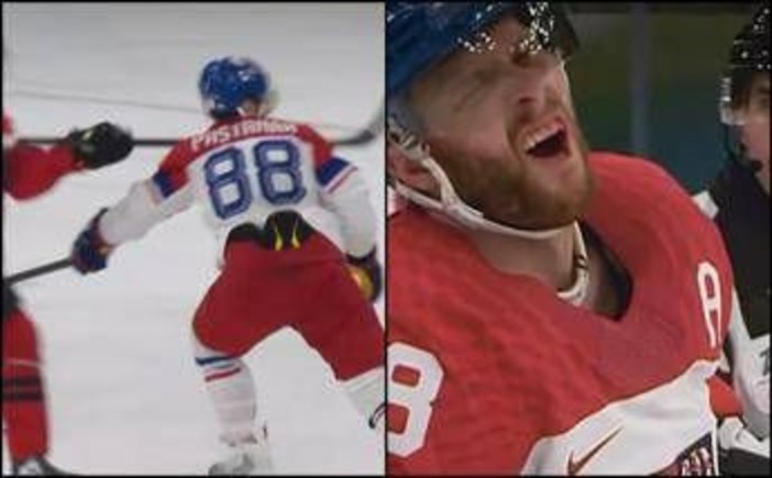 Milano Cortina, bastonata al volto durante Canada-Repubblica Ceca di hockey. Cos'è successo Milano Cortina, bastonata al volto durante Canada-Repubblica Ceca di hockey. Cos'è successo