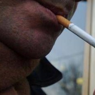 Tumori: Aiom, '105 mila diagnosi ogni anno in Italia causate dal fumo'