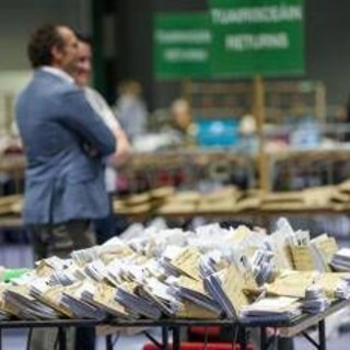 Elezioni Irlanda, vittoria netta per indipendente di sinistra Connolly alle presidenziali Elezioni Irlanda, vittoria netta per indipendente di sinistra Connolly alle presidenziali