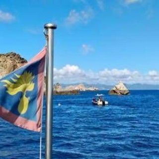 Barchino di migranti travolge e uccide 17enne che fa il bagno sul sup a Su Giudeu: arrestato scafista