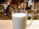 Latte crudo, la moda riprende quota in Usa. L'allarme dei medici: "Gravi rischi" Latte crudo, la moda riprende quota in Usa. L'allarme dei medici: "Gravi rischi"