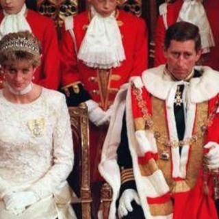 Buckingham Palace respinge le accuse del fratello di Lady Diana: "Il dolore può offuscare la memoria" Buckingham Palace respinge le accuse del fratello di Lady Diana: "Il dolore può offuscare la memoria"
