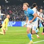 Il Napoli batte 2-1 la Juve e torna in vetta, doppietta di Hojlund Il Napoli batte 2-1 la Juve e torna in vetta, doppietta di Hojlund