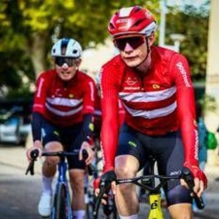 Vingegaard, brutta caduta in allenamento per... staccare un amatore