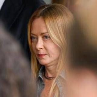 Poliziotti feriti a Roma, Meloni: "Aggressore subito libero, inaccettabile" Poliziotti feriti a Roma, Meloni: "Aggressore subito libero, inaccettabile"
