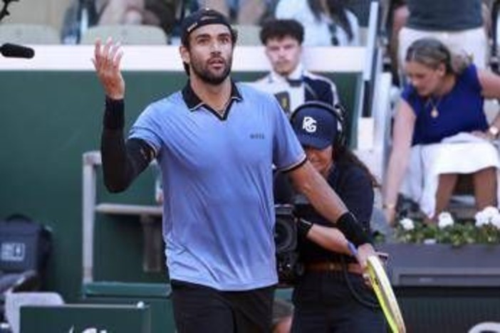 Roland Garros, Berrettini perplesso nel match contro Arnaldi: cos'è successo con l'arbitro