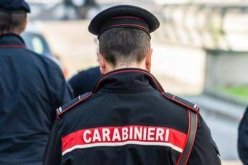 Ravenna, 16enne accoltella ragazzo sul bus: lui in comunità, arrestati i genitori Ravenna, 16enne accoltella ragazzo sul bus: lui in comunità, arrestati i genitori