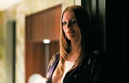 Hunter Schafer cambia sesso, l'attrice si è sottoposta a un intervento Hunter Schafer cambia sesso, l'attrice si è sottoposta a un intervento