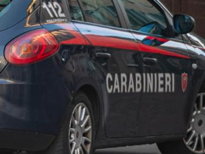 Roma, 85enne ferisce la nuora a colpi di ascia in strada: la donna è grave Roma, 85enne ferisce la nuora a colpi di ascia in strada: la donna è grave