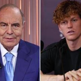 Il 'forza Sinner' di Vespa a Le Iene. E Jannik firma la bandiera "a Bruno con affetto" Il 'forza Sinner' di Vespa a Le Iene. E Jannik firma la bandiera "a Bruno con affetto"