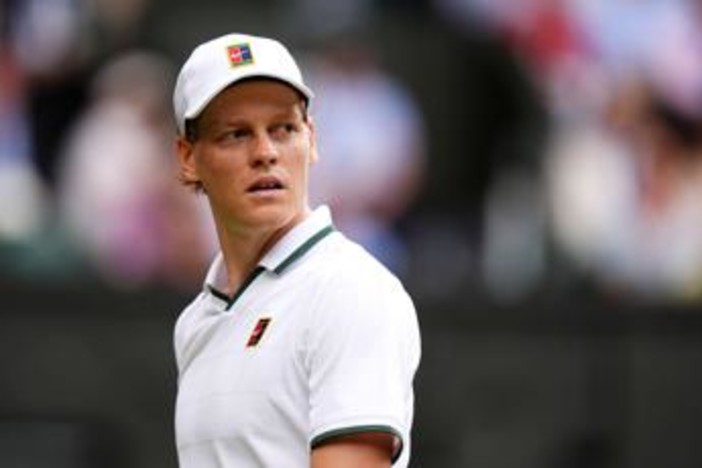 Wimbledon, polemiche per orario Sinner-Djokovic: quando giocano e dove vederlo in tv Wimbledon, polemiche per orario Sinner-Djokovic: quando giocano e dove vederlo in tv