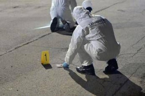 Roma, spari in strada a Cinecittà: un ferito Roma, spari in strada a Cinecittà: un ferito