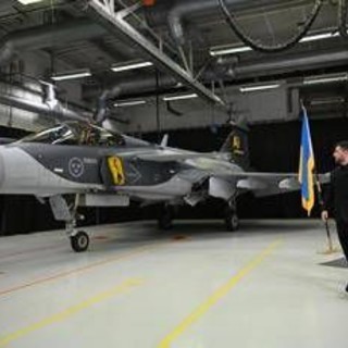 Ucraina, Zelensky: "Attesi per il prossimo anno i primi caccia svedesi Gripen" Ucraina, Zelensky: "Attesi per il prossimo anno i primi caccia svedesi Gripen"