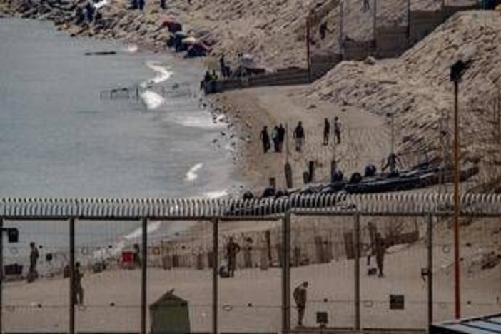 Migranti, Italia proroga i controlli alla frontiera con la Spagna per altri sette giorni Migranti, Italia proroga i controlli alla frontiera con la Spagna per altri sette giorni