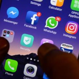 Divieto social media agli under 16 nel Regno Unito, l'esperto: "Serve patentino digitale" Divieto social media agli under 16 nel Regno Unito, l'esperto: "Serve patentino digitale"