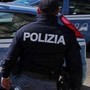 Inseguimento a Ostia, auto in fuga dalla polizia investe due ragazze