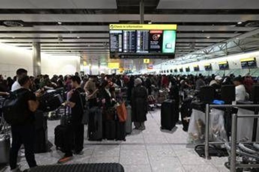 Cyberattacco agli aeroporti europei, ancora problemi in alcuni scali Cyberattacco agli aeroporti europei, ancora problemi in alcuni scali