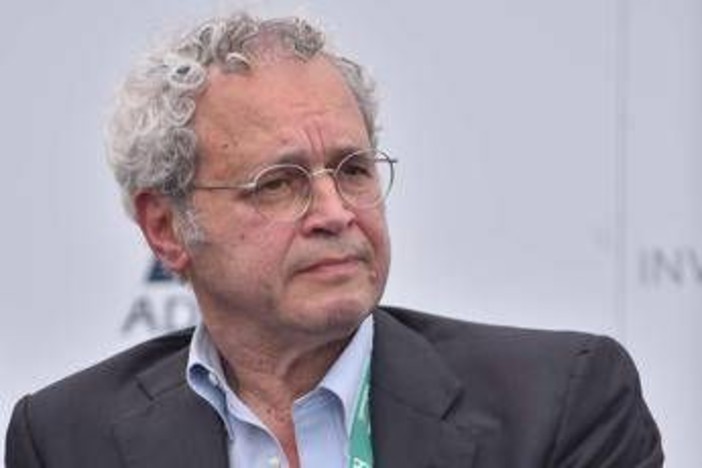Mentana annuncia l'addio al Tg La7: "Lascio il 23 dicembre" Mentana annuncia l'addio al Tg La7: "Lascio il 23 dicembre"