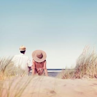 "Sole non causa melanoma", bufera su nutrizionista-oncologa Rasio. Dermatologi: "Mistificazione e follia" "Sole non causa melanoma", bufera su nutrizionista-oncologa Rasio. Dermatologi: "Mistificazione e follia"