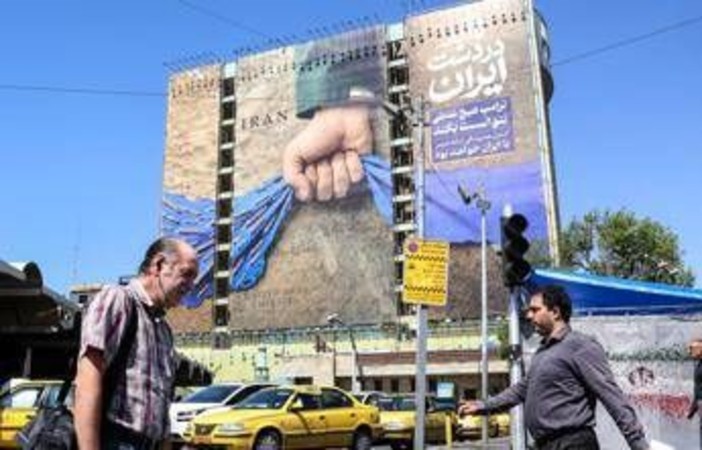 Iran-Usa, nuovi attacchi nello Stretto di Hormuz: Teheran colpisce base americana dopo raid