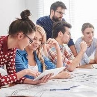 Due giovani italiani su tre ottimisti sul futuro Due giovani italiani su tre ottimisti sul futuro