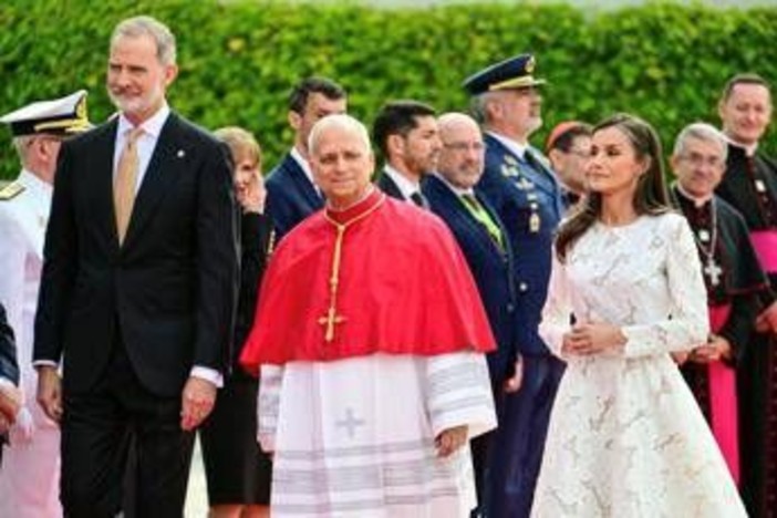 Papa arrivato a Madrid: "Preoccupato per l'Ucraina, va promosso il negoziato"
