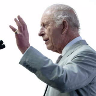 Re Carlo, secondo giorno ai Caraibi: i passi di danza dopo le scuse sulla schiavitù Re Carlo, secondo giorno ai Caraibi: i passi di danza dopo le scuse sulla schiavitù