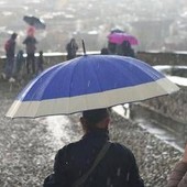 Doppio vortice sull'Italia, pioggia e freddo verso Pasqua: previsioni meteo