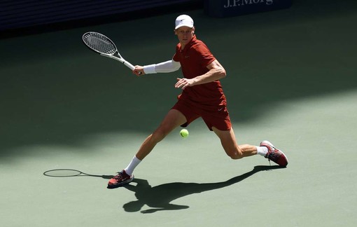 Sinner piega Shapovalov e vola agli ottavi agli Us Open Sinner piega Shapovalov e vola agli ottavi agli Us Open