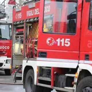La nonna muore, bimba di pochi mesi piange per ore: salvata dai vigili del fuoco