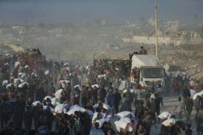 Gaza, da oggi pause umanitarie e corridoi per aiuti. Idf: "Carestia? Propaganda di Hamas" Gaza, da oggi pause umanitarie e corridoi per aiuti. Idf: "Carestia? Propaganda di Hamas"