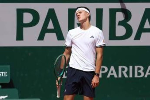 Roland Garros, Mensik eroico: batte Navone (e i crampi) e vola al terzo turno dopo 5 ore di battaglia