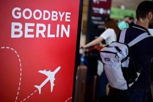 Cyberattacco aeroporti europei: ancora caos e ritardi a Heathrow, Bruxelles e Berlino Cyberattacco aeroporti europei: ancora caos e ritardi a Heathrow, Bruxelles e Berlino