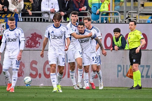 Baturina e Da Cunha mettono ko il Cagliari, Como da Champions Baturina e Da Cunha mettono ko il Cagliari, Como da Champions