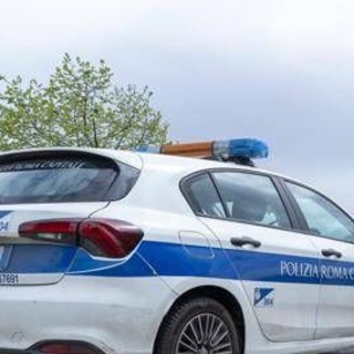 Roma, investe donna con passeggino e fugge: bimba illesa e lei ferita. Denunciato 20enne Roma, investe donna con passeggino e fugge: bimba illesa e lei ferita. Denunciato 20enne