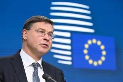 Ue, Dombrovskis: "Esamineremo a fondo le richieste di Italia e Grecia, no a nuove forme di flessibilità"