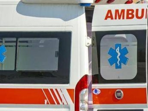Palermo, braccio fuori dal finestrino si incastra nella ringhiera del tram: arto amputato Palermo, braccio fuori dal finestrino si incastra nella ringhiera del tram: arto amputato