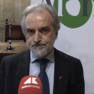 Tumori, Aiom: "Pazienti non rinunciano a cure ma spesso pagano di tasca propria"