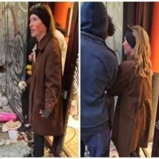 Parigi, donna prova a fermare i saccheggiatori: "Perché lo fate?" Parigi, donna prova a fermare i saccheggiatori: "Perché lo fate?"