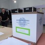 Referendum, riaperti i seggi. Alle 23 affluenza record al 46% Referendum, riaperti i seggi. Alle 23 affluenza record al 46%