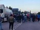 Ex Ilva, a Taranto prosegue mobilitazione operai in protesta: nuovi blocchi e disagi su statale 106 Ex Ilva, a Taranto prosegue mobilitazione operai in protesta: nuovi blocchi e disagi su statale 106