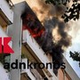 Roma, violento incendio in un palazzo: salvate tre persone, non si trova inquilino