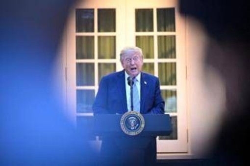Iran, Trump: "Pronto a incontrare Pezeshkian ma anche a far saltare tutto in aria" Iran, Trump: "Pronto a incontrare Pezeshkian ma anche a far saltare tutto in aria"