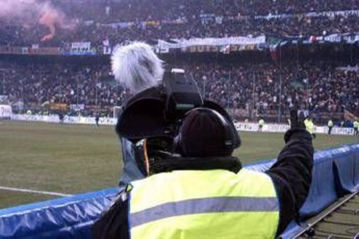 Diritti tv Serie A, Sky chiede risarcimento fino a 1,9 miliardi a Tim e Dazn Diritti tv Serie A, Sky chiede risarcimento fino a 1,9 miliardi a Tim e Dazn