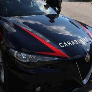 Ferrara, entra armato nel liceo e tenta di colpire un 15enne: arrestato Ferrara, entra armato nel liceo e tenta di colpire un 15enne: arrestato